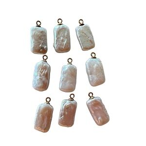 Column-shaped natural baroque pearl charm with 18k gold plate